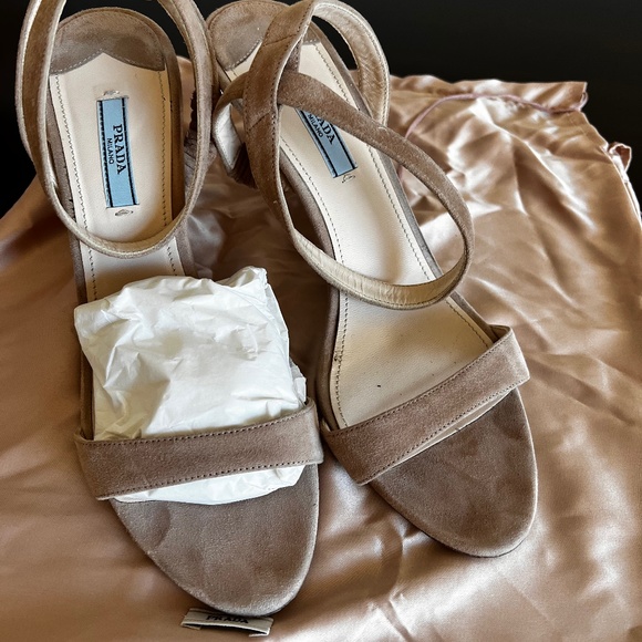 Prada shoes - Picture 3 of 4